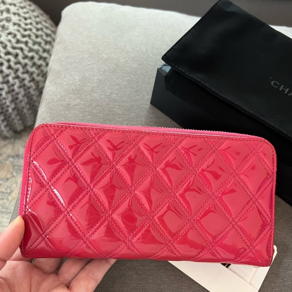 Chanel gusset zip wallet - Picture 6 of 13